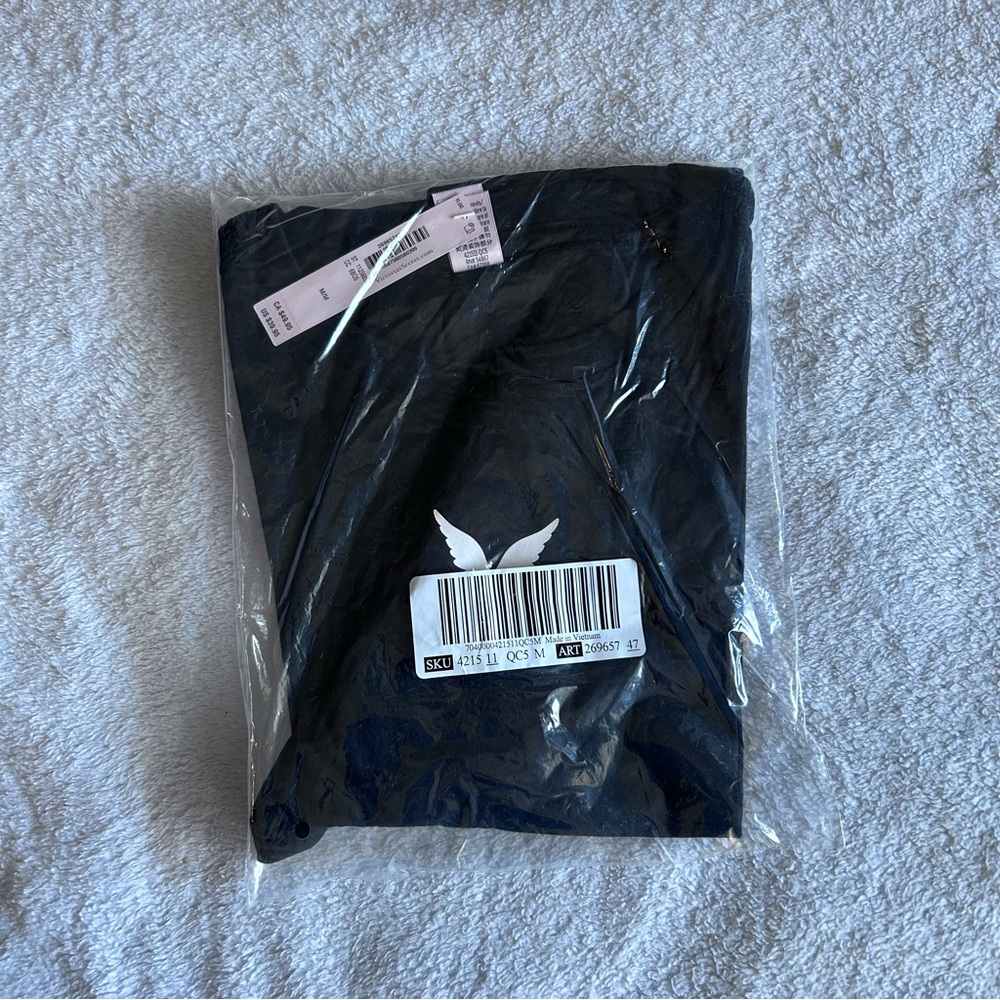 Victoria's Secret Fashion Show 2024 Cotton Tee in Black NWT - Picture 7 of 9